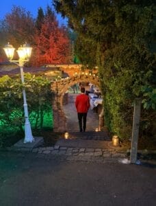 Eleganter Eingang zum Burggarten Hochzeit